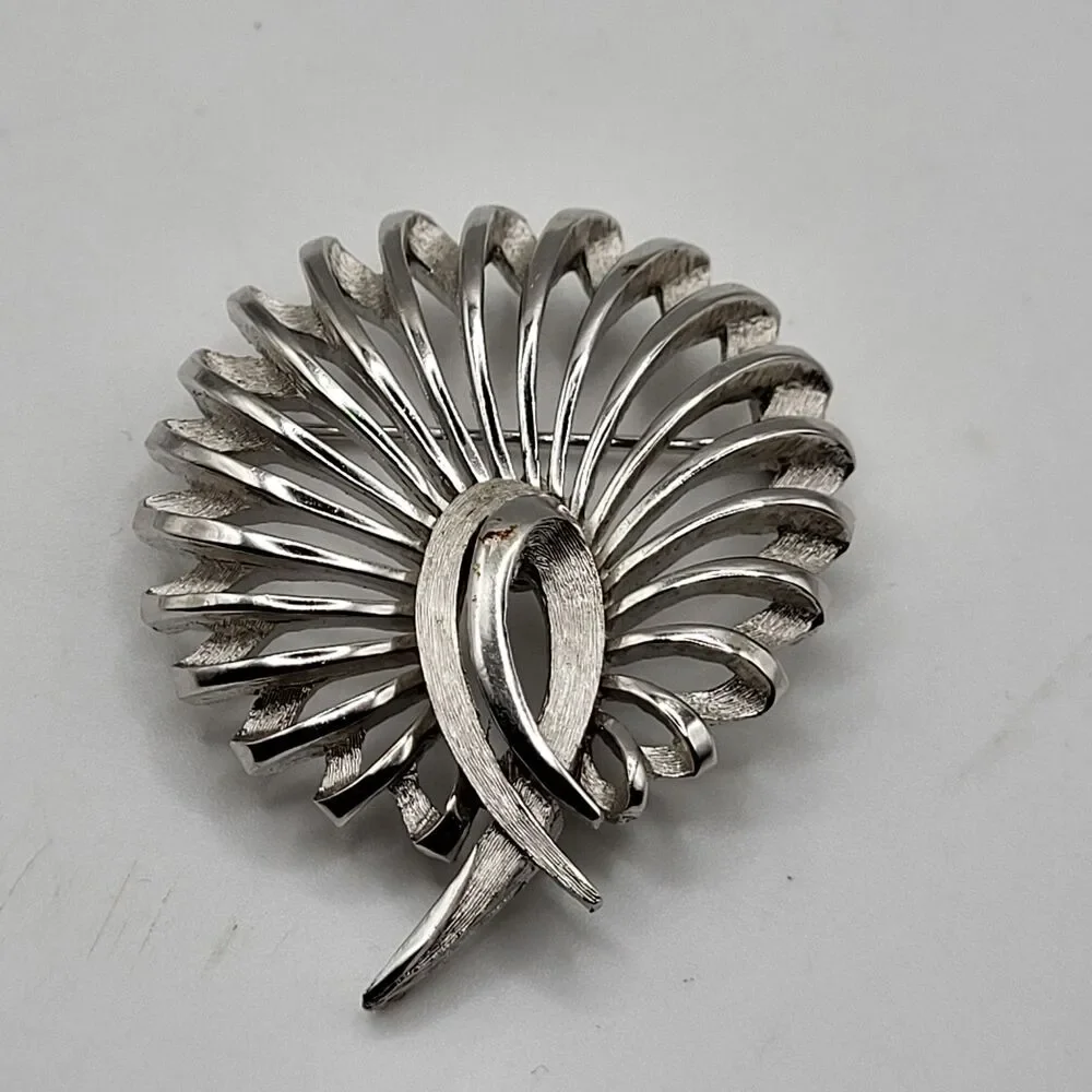 Vintage Crown Trifari Brooch Pin Silver Tone Matte And Brushed Signed 1.5in